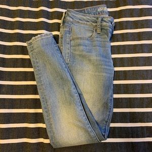AEO Light Wash Jeans/Jegging